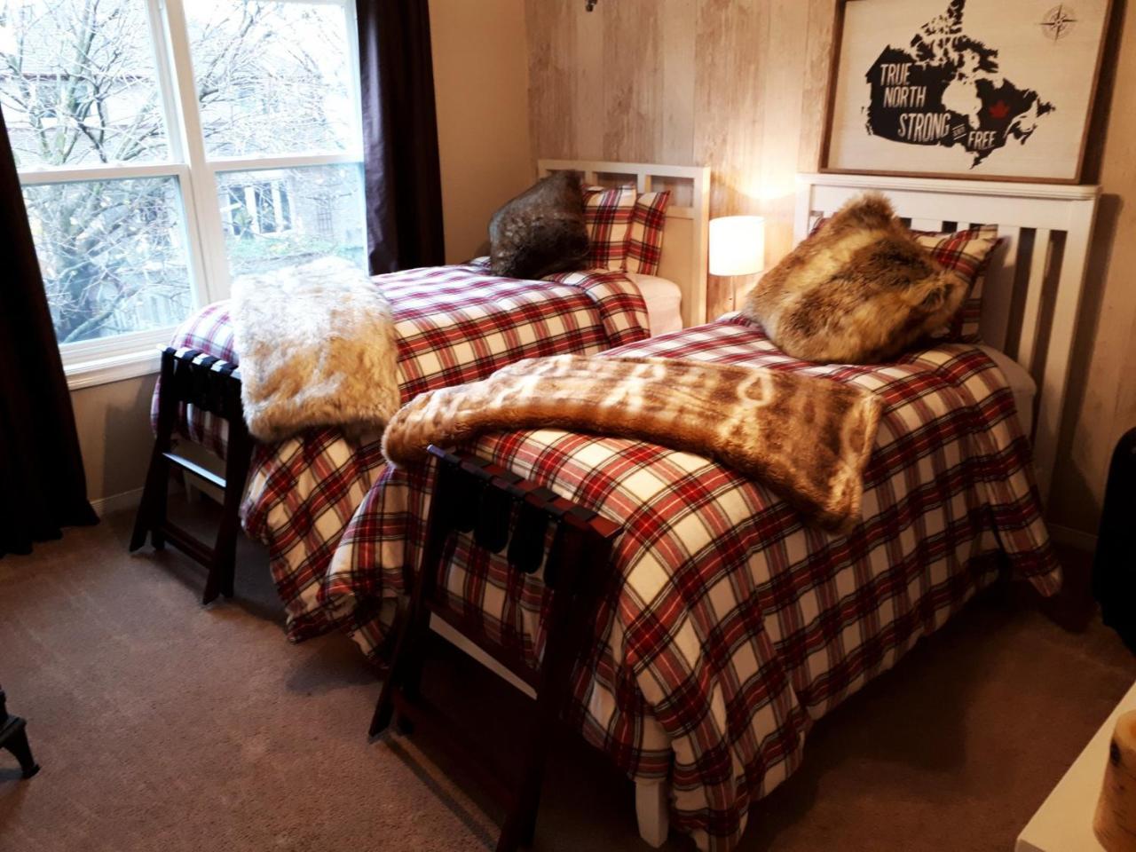 The Tartan House Bed & Breakfast Ajax Bagian luar foto